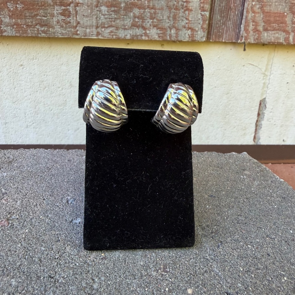Vintage Napier Silver Tone Ribbed Shrimp Hoop Earrings 1980s Chunky - Picture 3 of 8